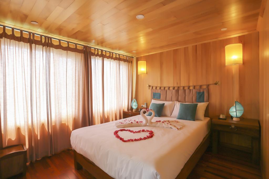 Secret Halong Cruise Hotel Ha Long Bagian luar foto