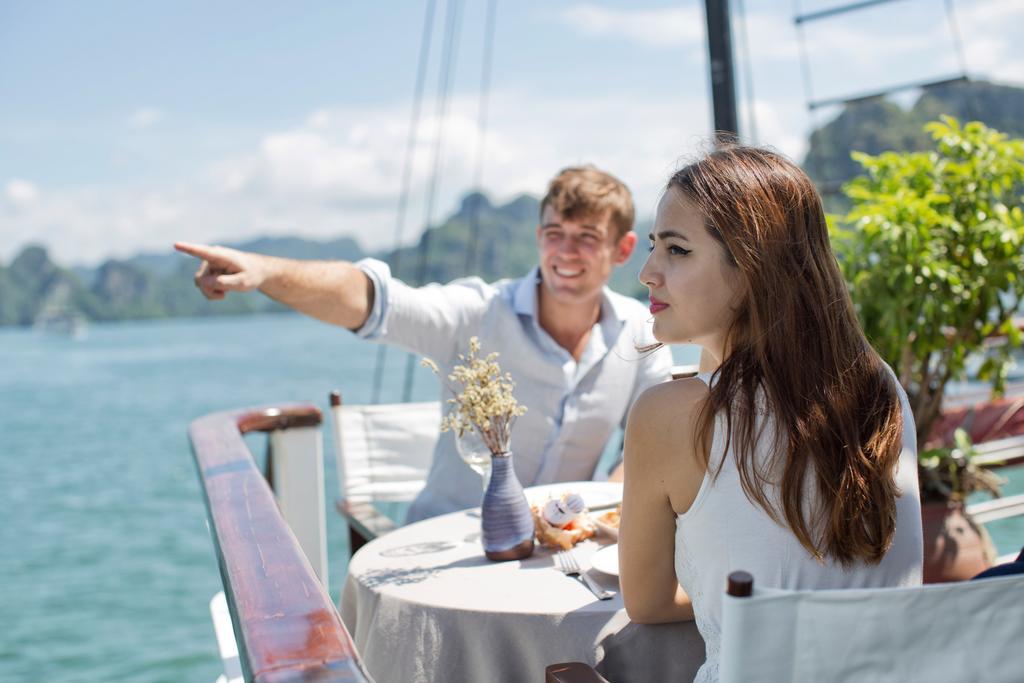 Secret Halong Cruise Hotel Ha Long Bagian luar foto