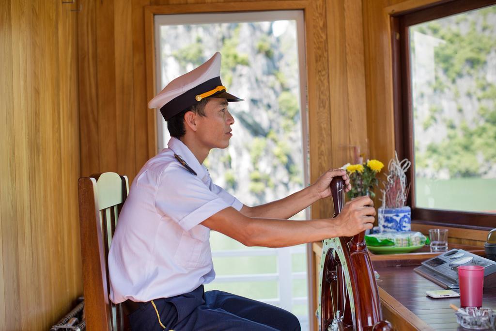 Secret Halong Cruise Hotel Ha Long Bagian luar foto