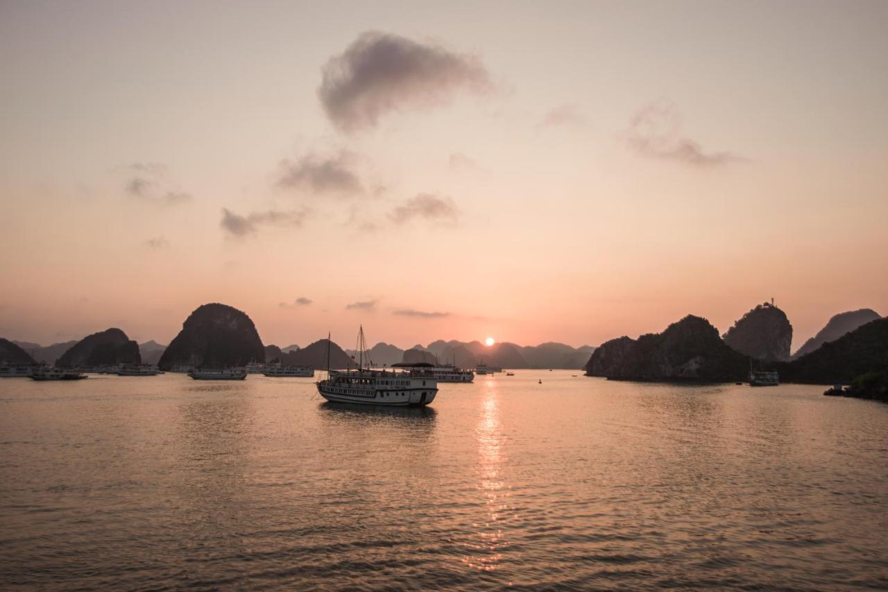 Secret Halong Cruise Hotel Ha Long Bagian luar foto